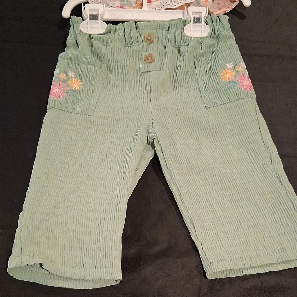 Floral Top and Green Pants Set - Picture 6 of 7